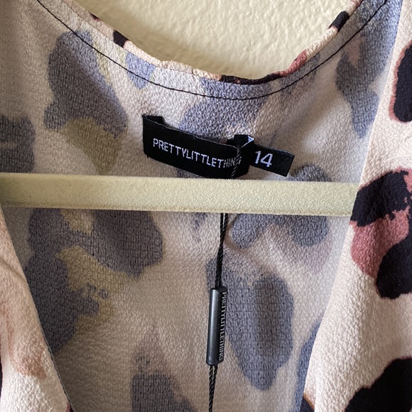 PrettyLittleThing | Leopard Print Wrap Dress - Picture 5 of 9